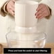 thumbnail image 4 of Tamiz De Harina Que Funciona Con Pilas, Lavable Multifuncional, Capacidad De 4 Tazas, Tamiz De Harina Eléctrico De Mano Ligero Para Hornear, 4 of 7
