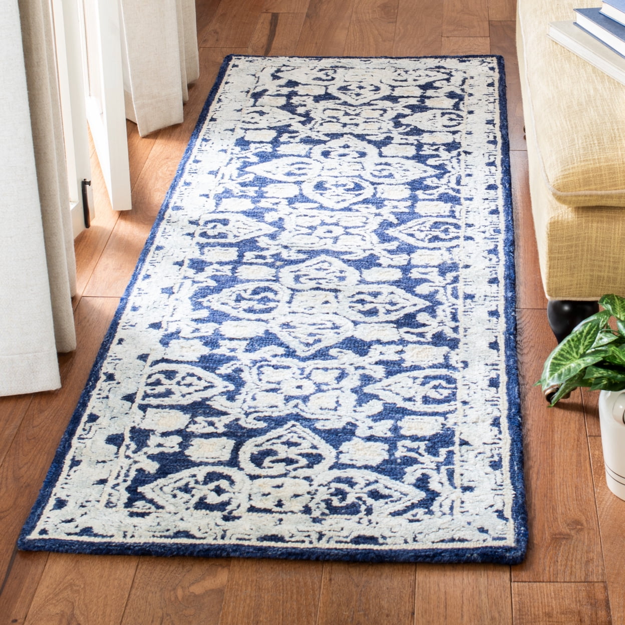 SAFAVIEH Aspen Cabrail Floral Bordered Area Rug, Navy/Ivory, 4' x 6'