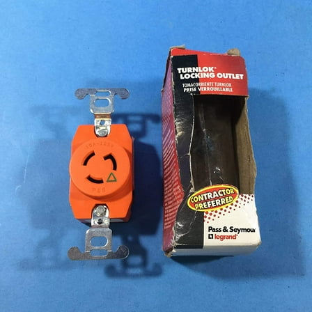 Pass & Seymour NEMA L5-15 Isolated Ground Locking Receptacle 15A 125V IG4710-CC6