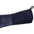 thumbnail image 4 of Mitaines de Four en Silicone Extra Longues, Robustes, Qualité Commerciale, Mitaines de Four Résistantes à la Chaleur, Gants de BBQ avec Doublure en Coton Matelassé, Lot de 2, 4 of 7