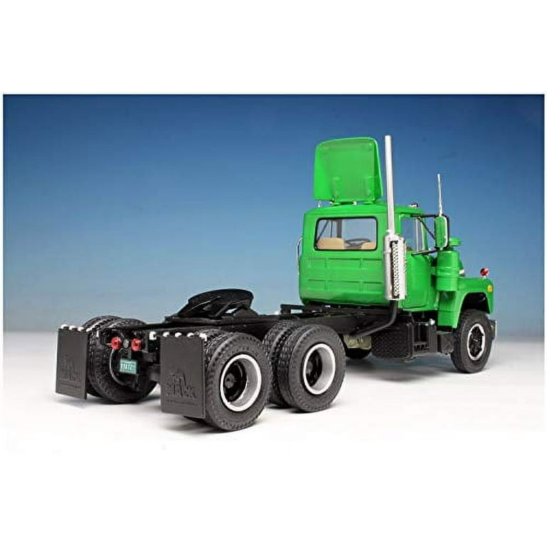 AMT Mack R685ST Semi Tractor Model Kit for Adults, 1/25 AMT Mack R685ST Semi Tractor Model Kit for Adults, 1/25
