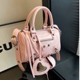 thumbnail image 2 of Bolso de motocicleta moderno para mujer, nuevo estilo 2025, moderno bolso de mano de color sólido con remaches, versátil bolso de mensajero de hombro., 2 of 5