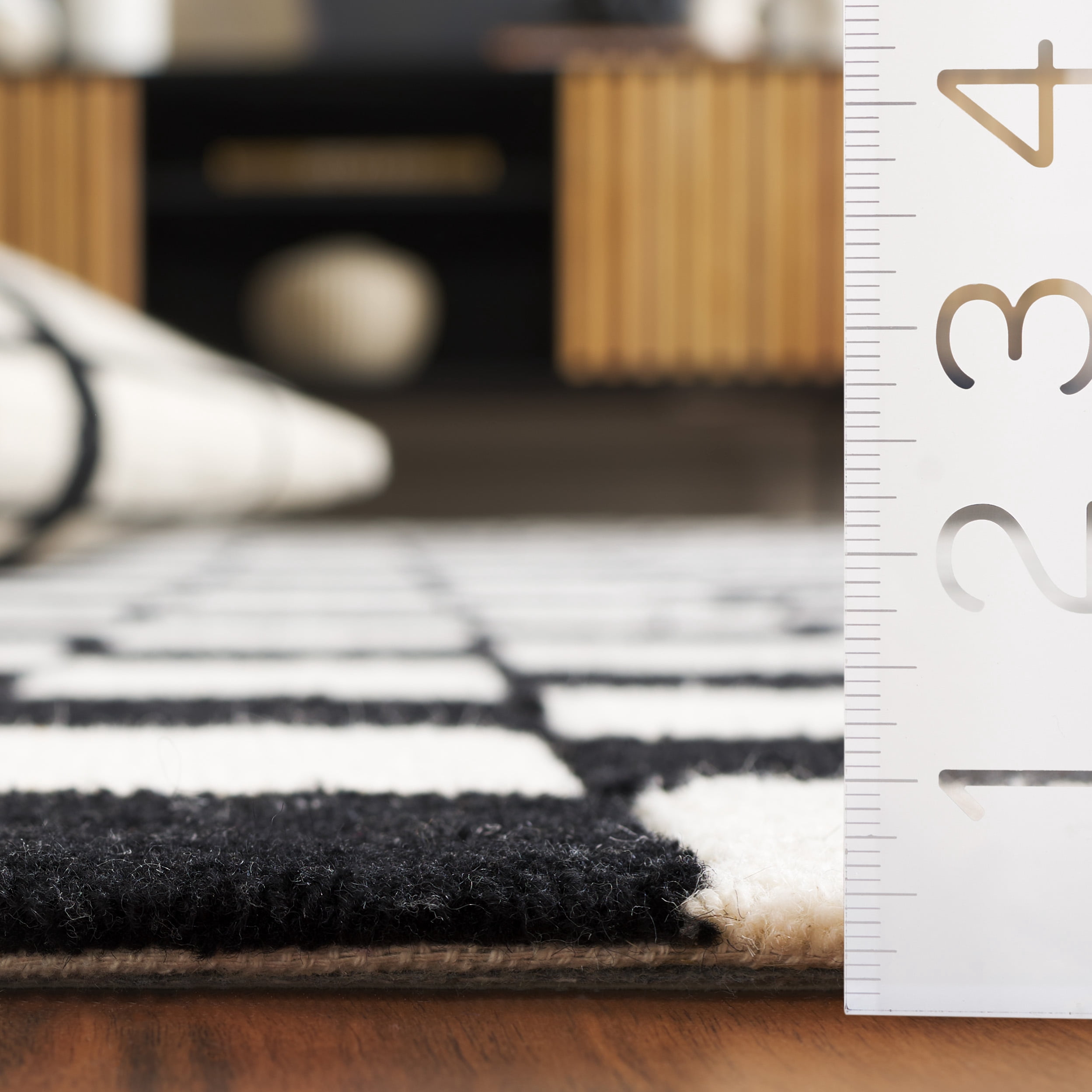 SAFAVIEH Ebony Camille Checkered Area Rug, Black/Ivory, 4' x 6'