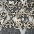 thumbnail image 2 of Diferentes nombres personalizados, decoraciones navideñas con forma de copo de nieve para el hogar, tarjeta de lugar con nombre grabada con láser, decoración navideña, 2 of 4