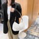 thumbnail image 5 of Bolso de hombro de felpa suave para mujer bolsa de hombro Ehuebsd con cadena gruesa cálida de piel Color caramelo Invierno, 5 of 9