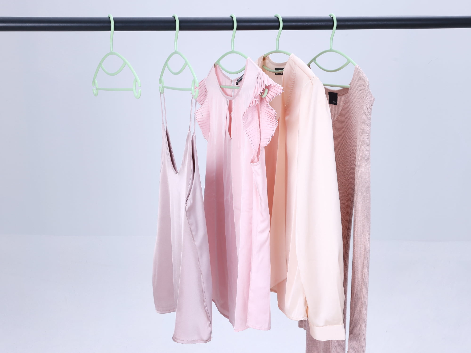 Unique Bargains Plastic Non-Slip Hangers Space Saving Clothes Hangers 30 Packs Light Green