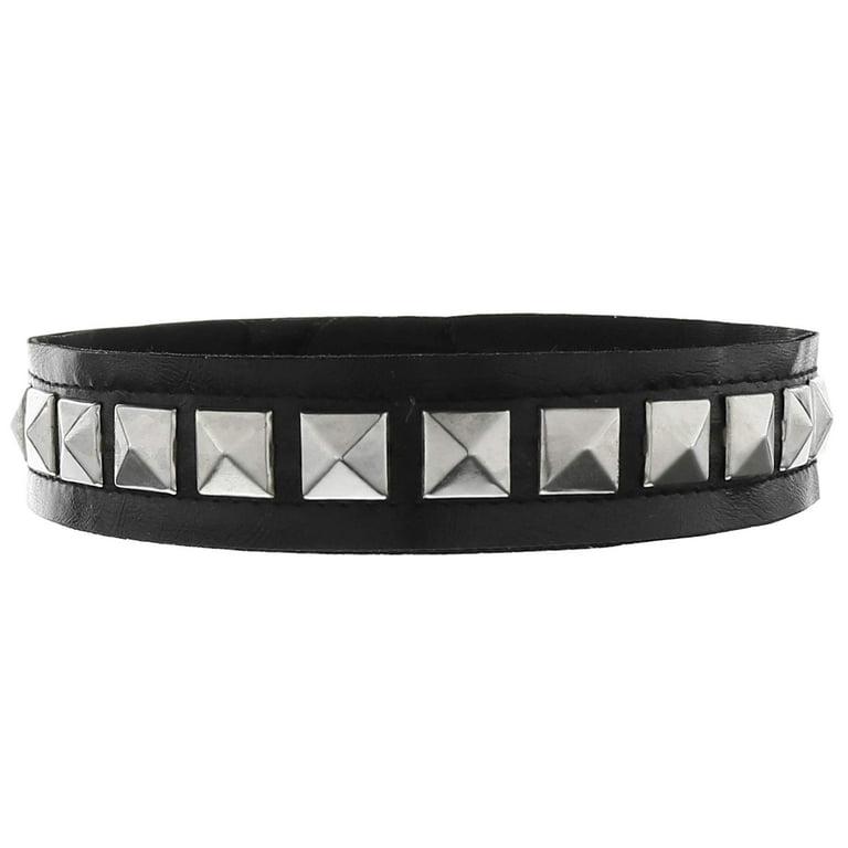 Emo collar with spikes, an accessory for glamorous rock in trendy