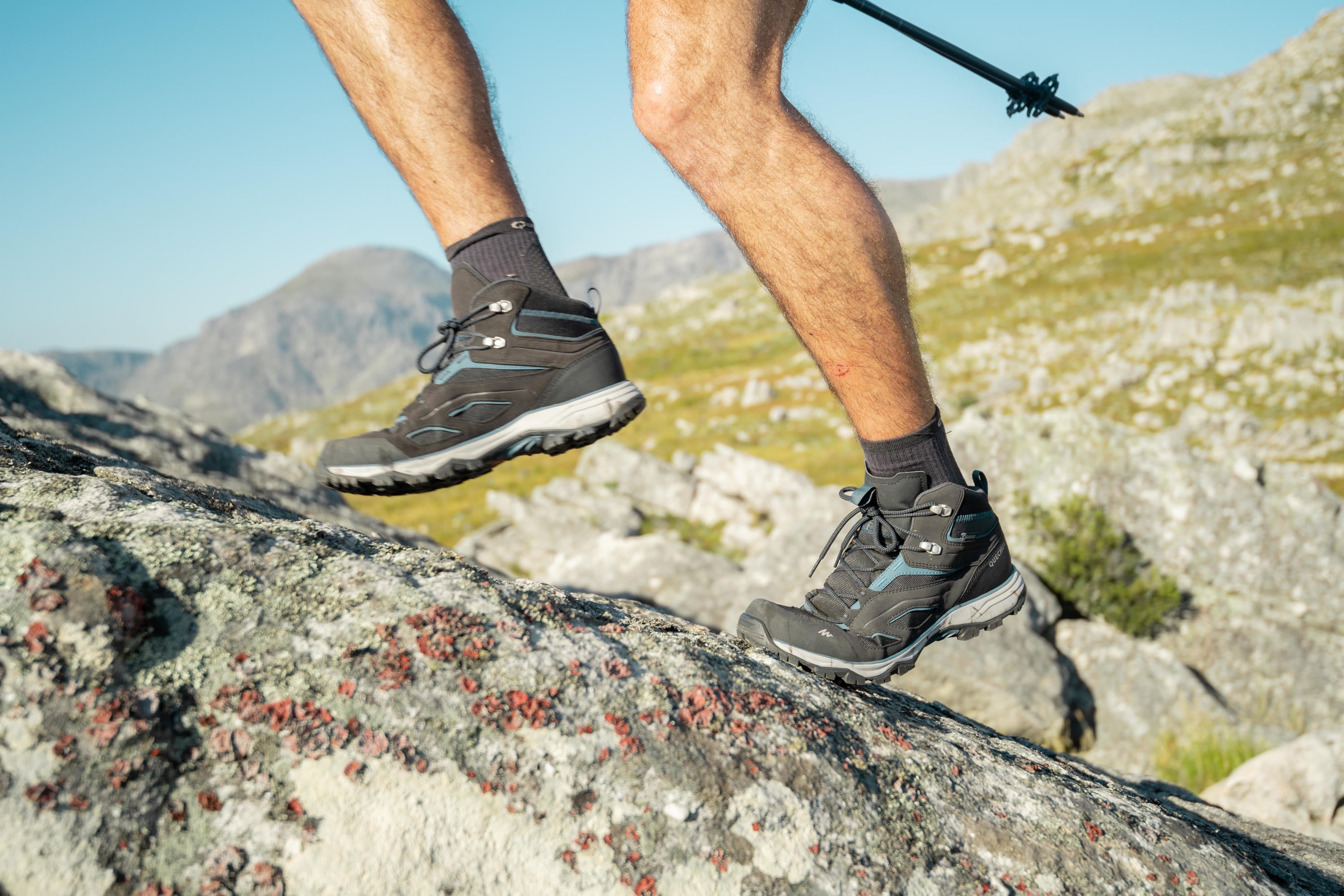Botas impermeables de senderismo en montaña negras para hombre MH100 MID -  Decathlon