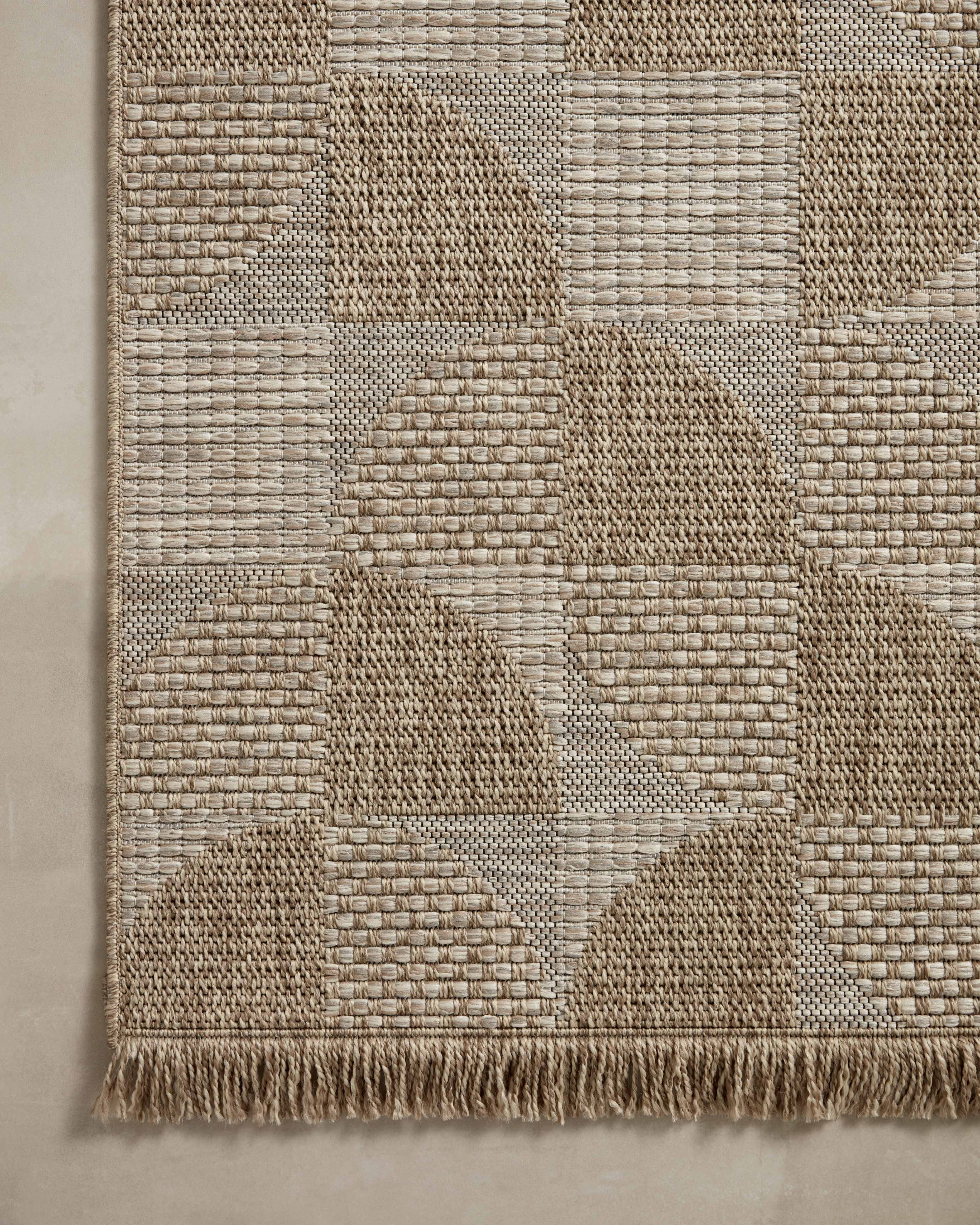 Loloi Dawn Indoor/Outdoor Water-Resistant Patio 7'-8" x 10' Area Rug