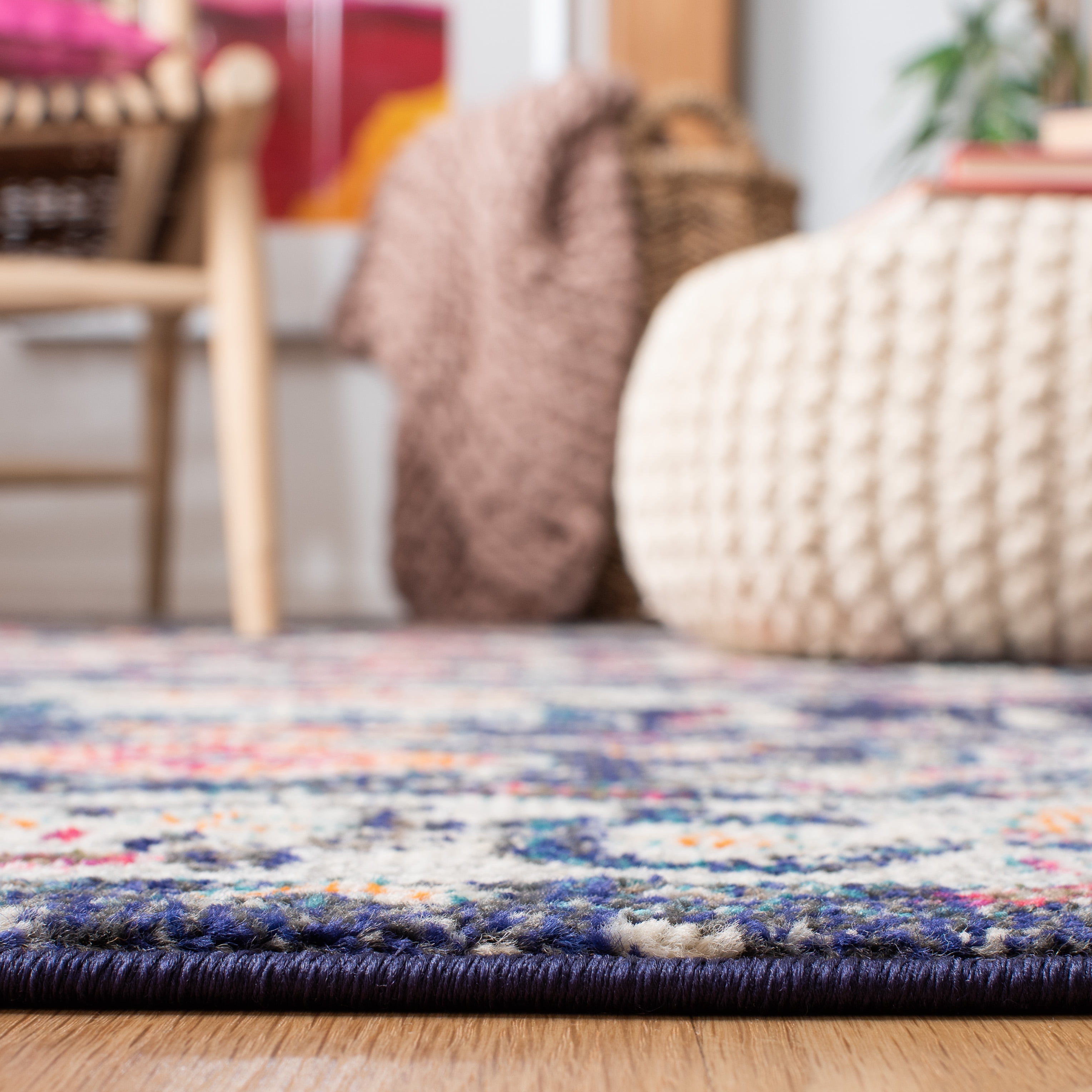 SAFAVIEH Madison Trenton Vintage Traditional Area Rug, Navy/Ivory, 6'7" x 6'7" Round