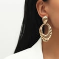 thumbnail image 4 of Pendientes de clip dañados geométricos de plata de oro mate para mujer Pendientes de clip largos para mujeres y niñas-2 piezas, 4 of 5