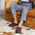 thumbnail image 4 of Pantuflas tipo mocasín para hombre, cálidas, suaves y cómodas, para interiores y exteriores, con suela ancha y esponjosa., 4 of 5