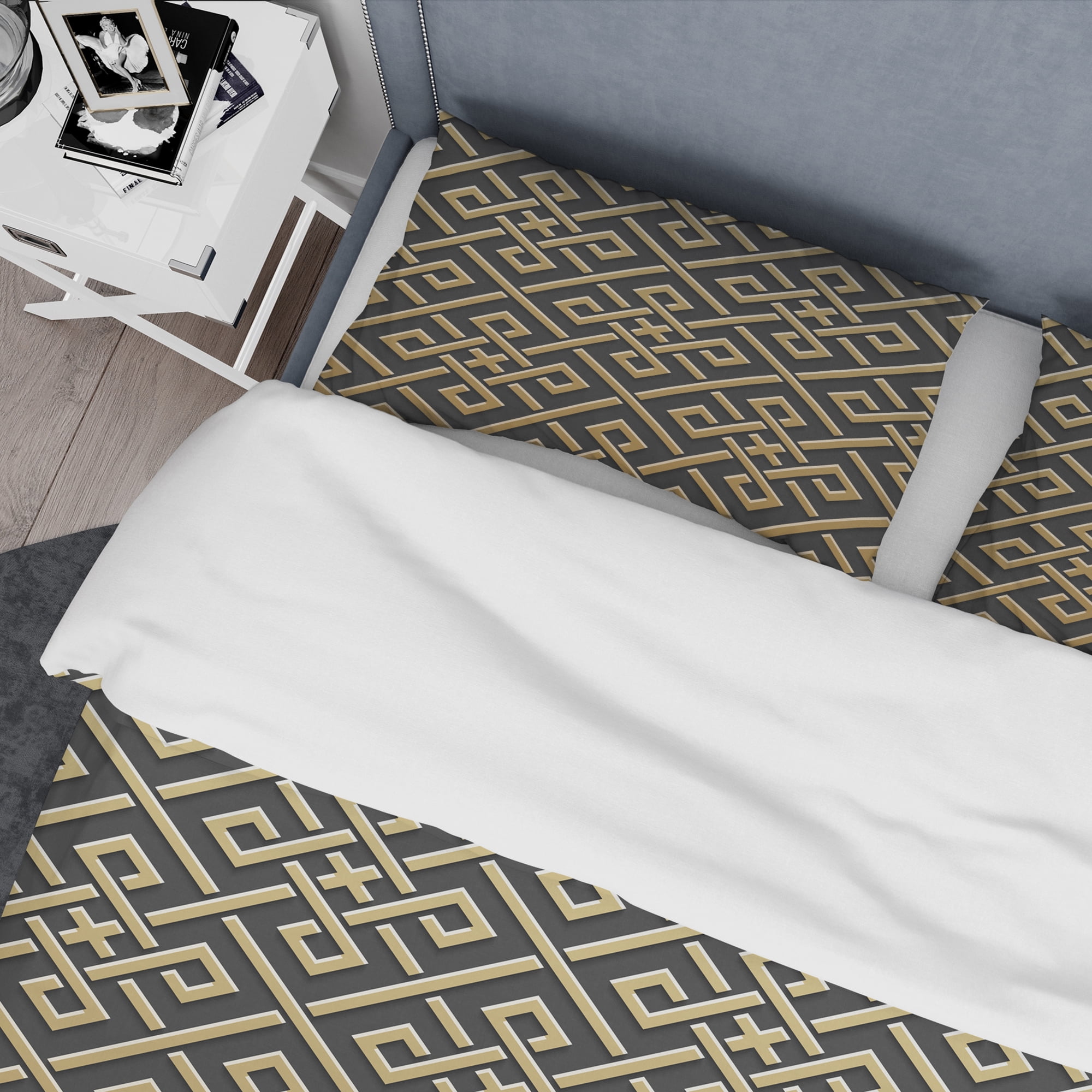 Designart 'Golden Luxury Metallic Geometrics VIII' Mid-Century Modern Duvet Cover Set