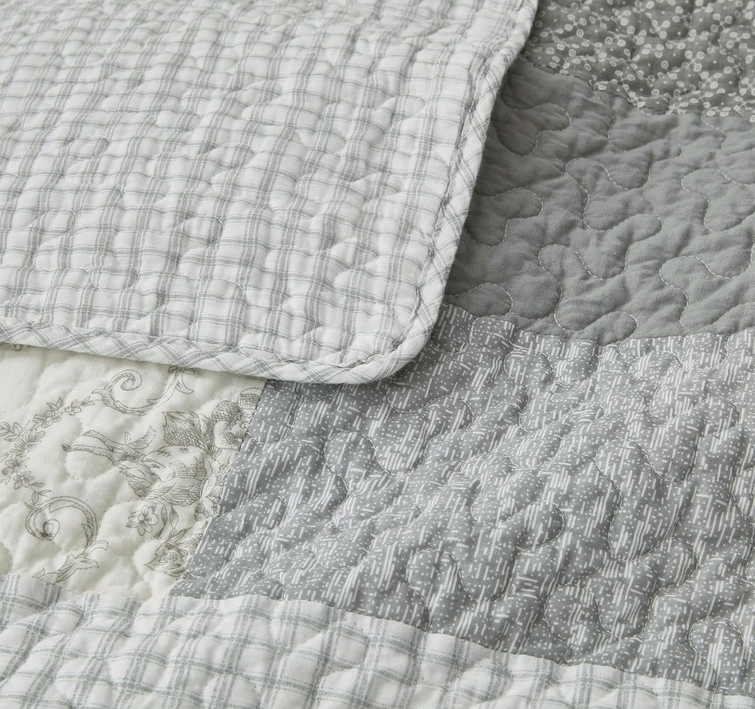 Chezmoi Collection 3-Piece Muted Gray White Ivory Floral Plaid Rectangular Patchwork Cotton Quilt Reversible Lightweight Bedspread Set, Oversized King 120x96