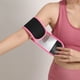 thumbnail image 3 of Wosthever 1 par de mangas de compresión de brazo para mujer, forro de goma desmontable portátil, envolturas protectoras para ejercicios de Ropa Deportiva, Zapatos Rojo, 3 of 6
