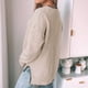 thumbnail image 4 of Suéter de Cuello Redondo para Mujer, Larga, Tejido con Abertura Lateral, Otoño-Invierno 2025. Caqui L, 4 of 8