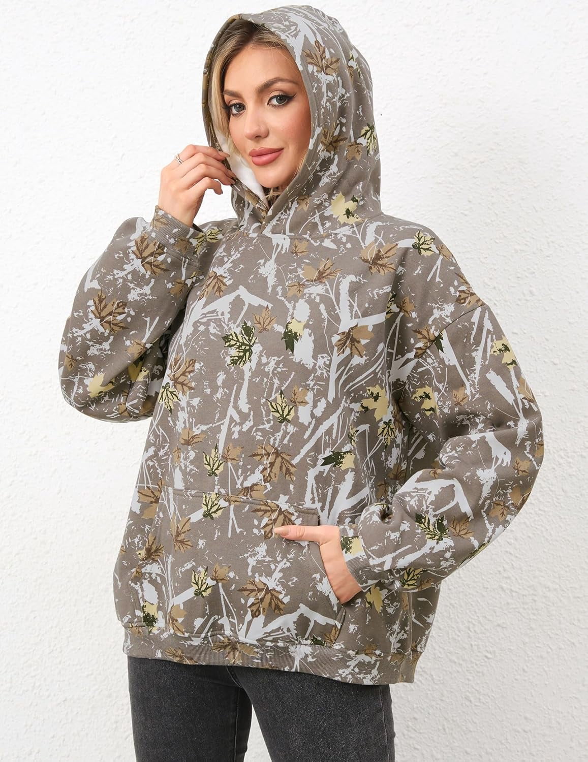 Women Camo Hoodies Maple Leaf Oversized Fleece Hooded Sweatshirt Loose Long Sleeve Pullover Top with Pocket Couple