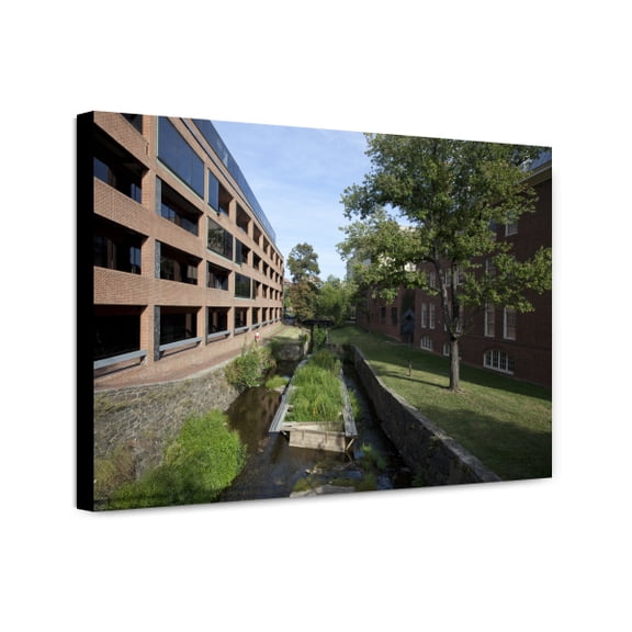 Canvas Print: Chesapeake & Ohio Canal, Located In The Historic Georgetown