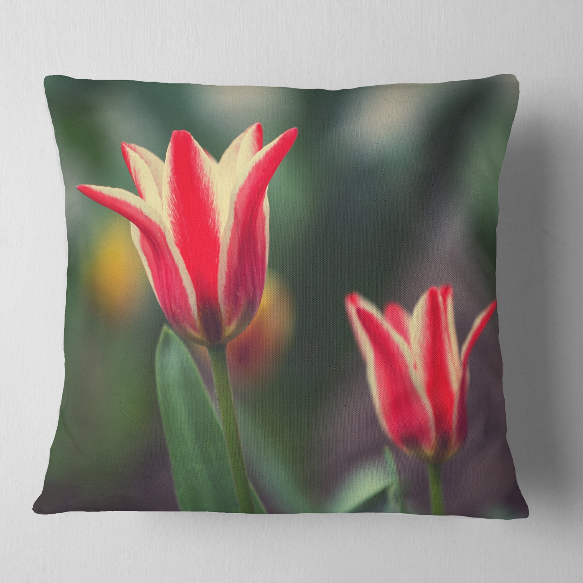 Designart 16" x 16" Green Polyester Throw Pillow