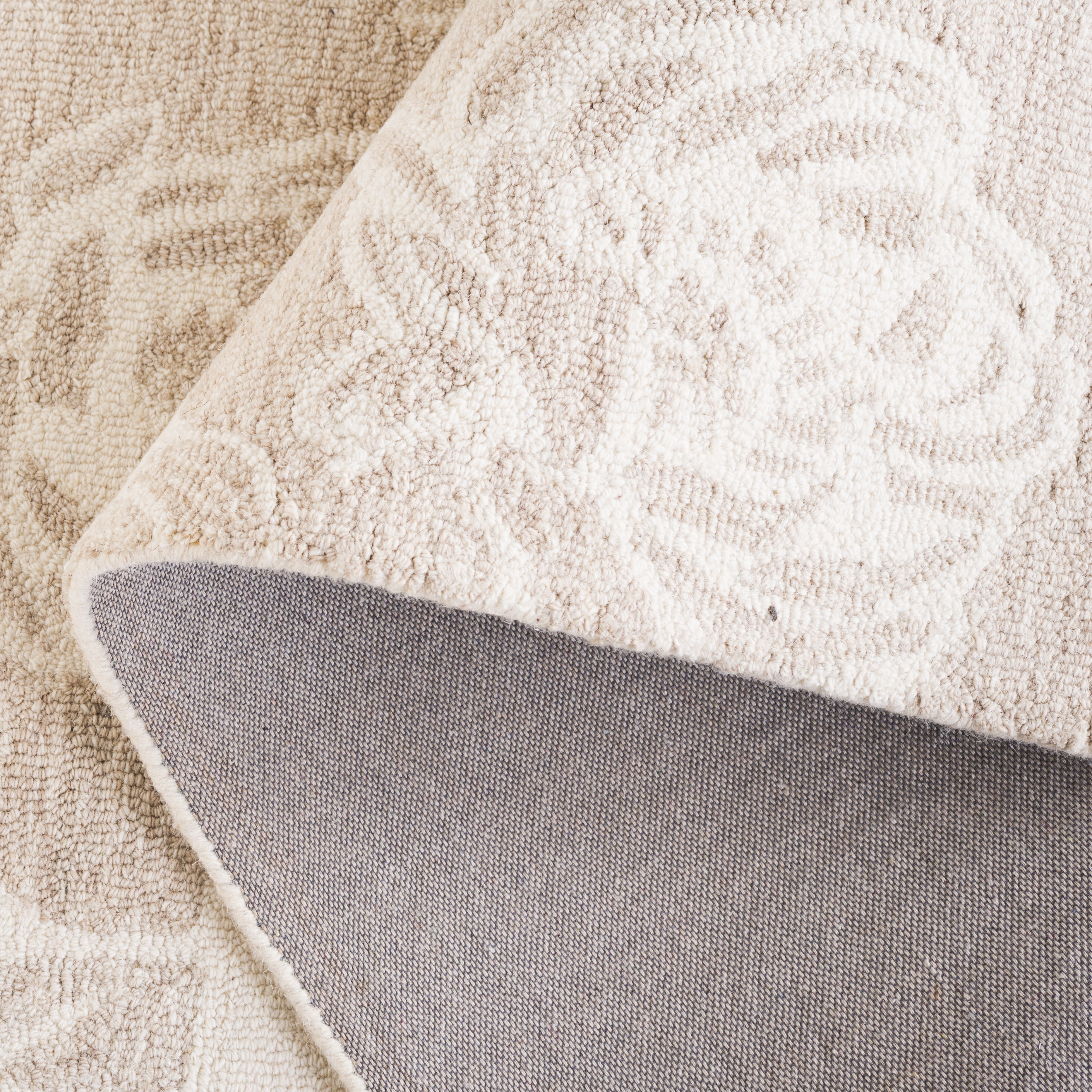 SAFAVIEH Jardin Tatjana Floral Area Rug, Ivory/Beige, 6' x 6' Square