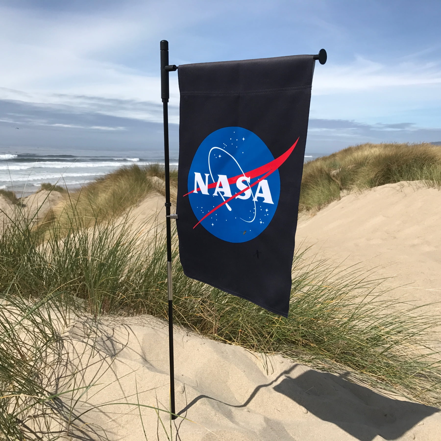 In the Breeze 4580 — Pivoting Garden Flag Pole