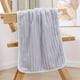 thumbnail image 4 of Toalla de forro polar azul - Toalla de baño extra grande de 35x75 cm - Microfibra de poliéster suave - Secado rápido y absorbente - Uso en casa y viajes, 4 of 6