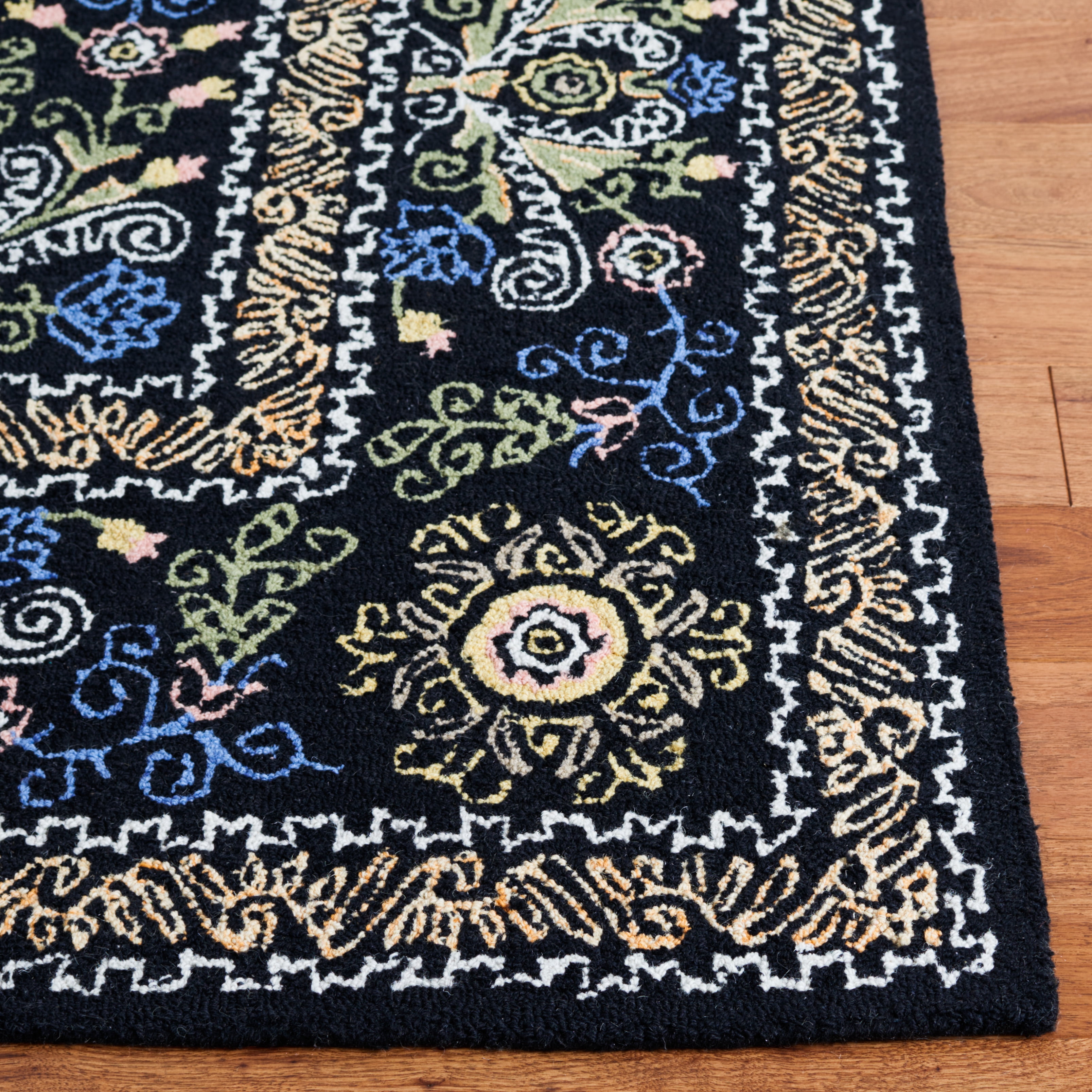 SAFAVIEH Micro-Loop Shanelle Floral Area Rug, Black/Green, 6' x 9'