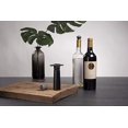 thumbnail image 3 of Caja de regalo que incluye 1 bomba de vacío y 2 corchos de vino negros. JM, 3 of 5