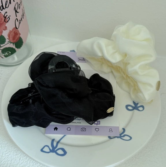 2-Pack Fluffy Shark Hair Clips - Strong Grip for Thick Hair, Elegant Design for Daily Use, Perfect for Work and Dates