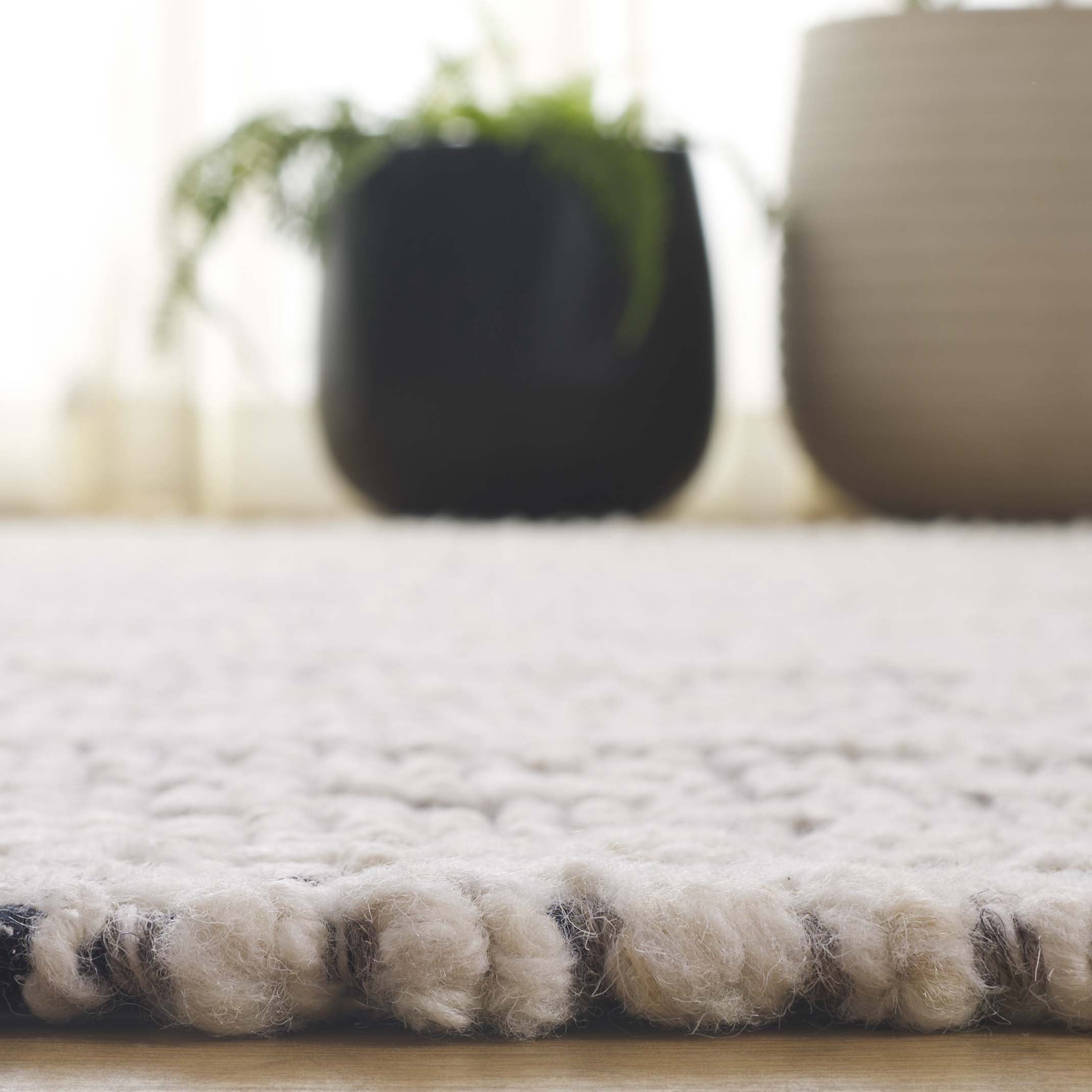 Safavieh Manhattan Thane Solid Area Rug, Ivory/Black, 3' x 5'