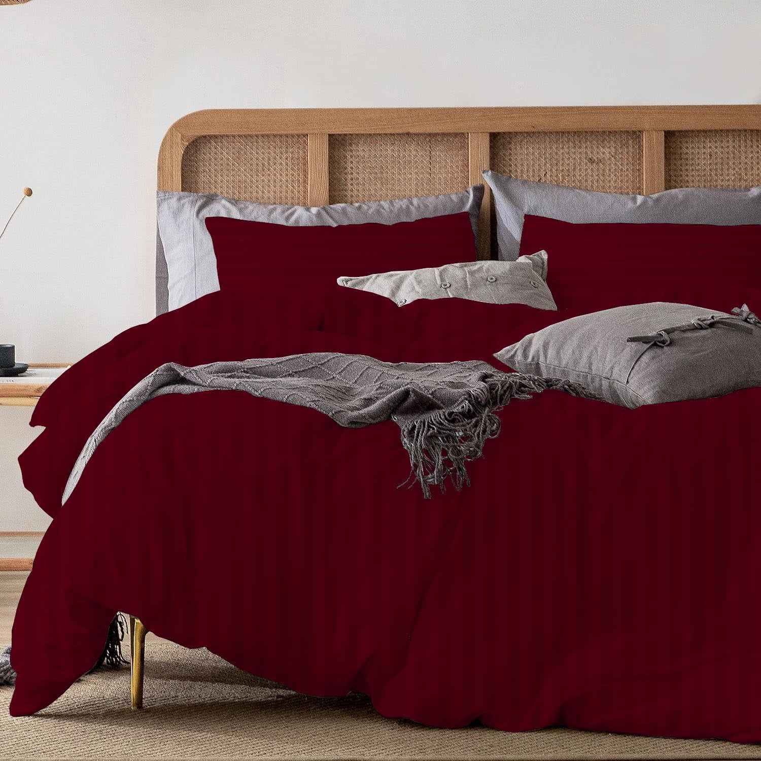 1 Piece Duvet Cover Luxury 800 Thread Count 100% Egyptian Cotton Oversized Super King (120"x98") Inch Duvet Cover with Zipper Closure & Corner Ties - Burgundy Stripe