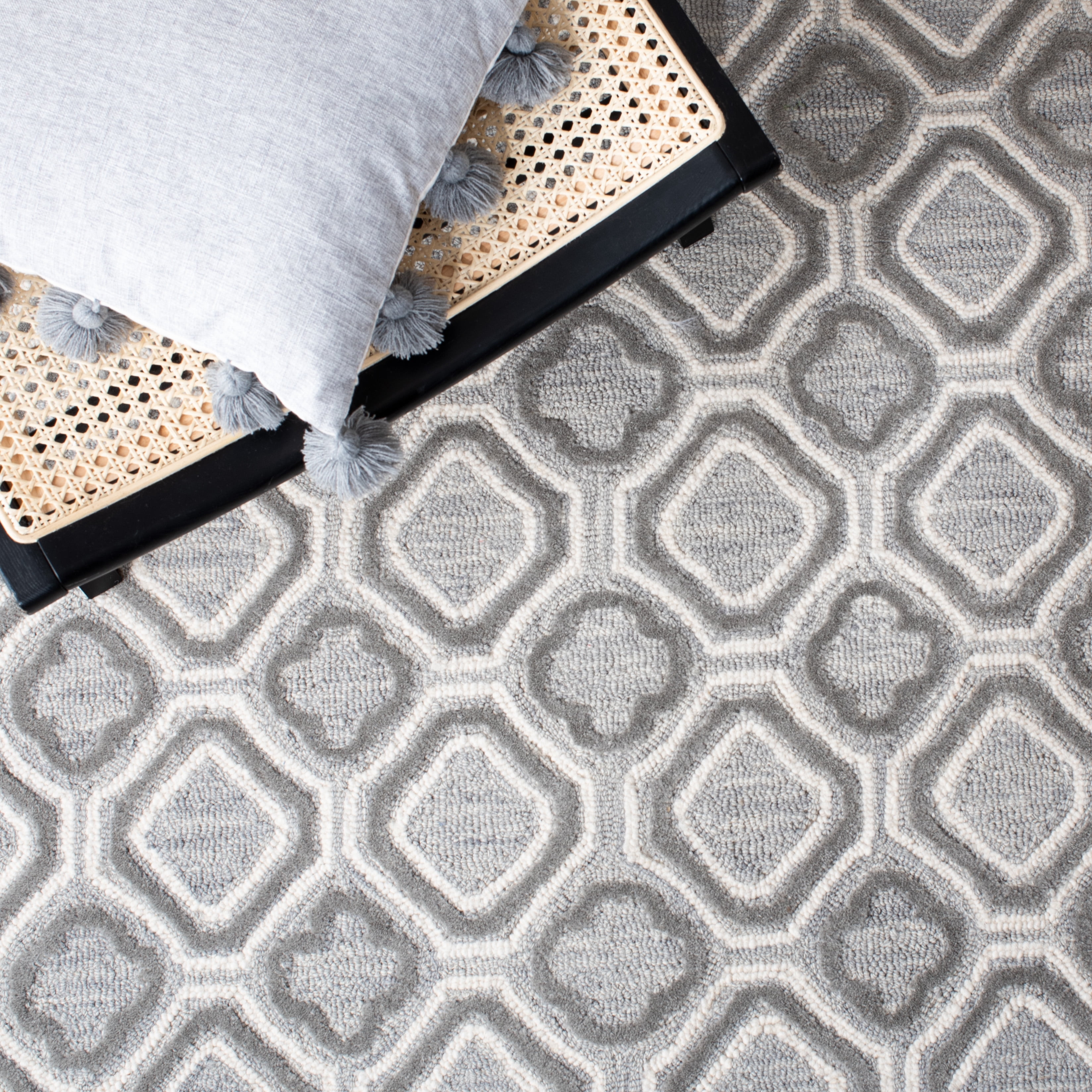 Safavieh Metro Nick Geometric Area Rug, Ivory/Gray, 6' x 6' Square