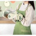 thumbnail image 4 of Dark Green Pig1 par de guantes de horno gruesos resistentes al calor, guantes de horno con diseño antideslizante de silicona, adecuados para cocinar, hornear BRILLAR Rojo Verde, 4 of 5