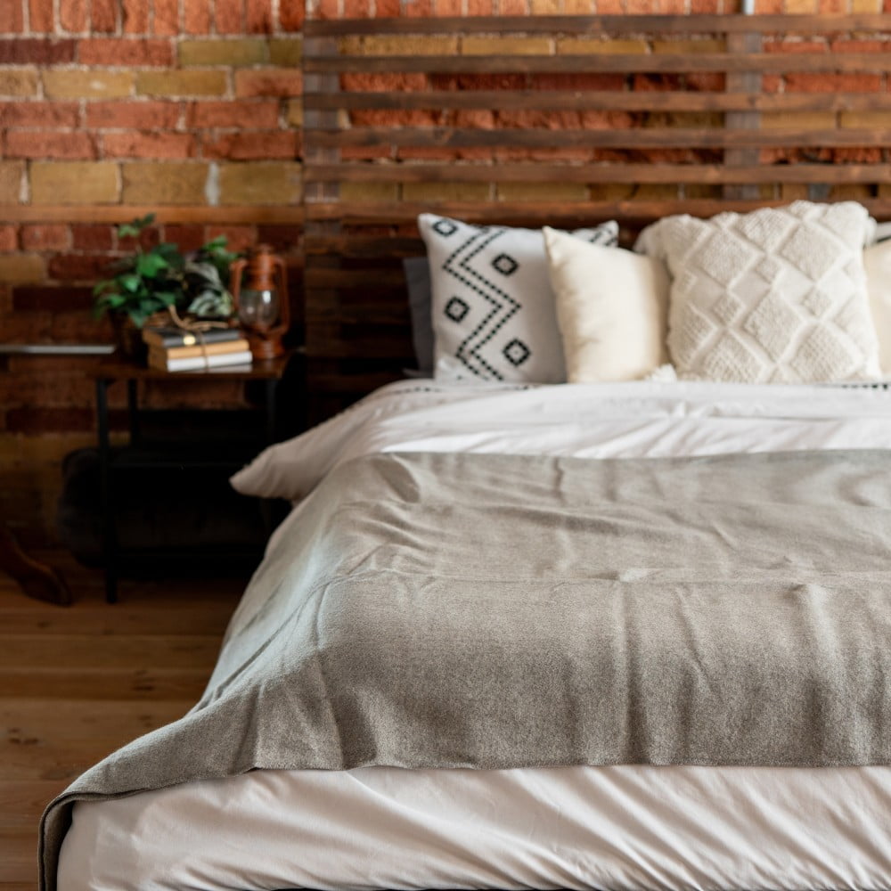 Arcturus Lake Tahoe Wool Bed Blanket - Queen Size (90"x 96") - Thick, Washable, Large Wool Blanket