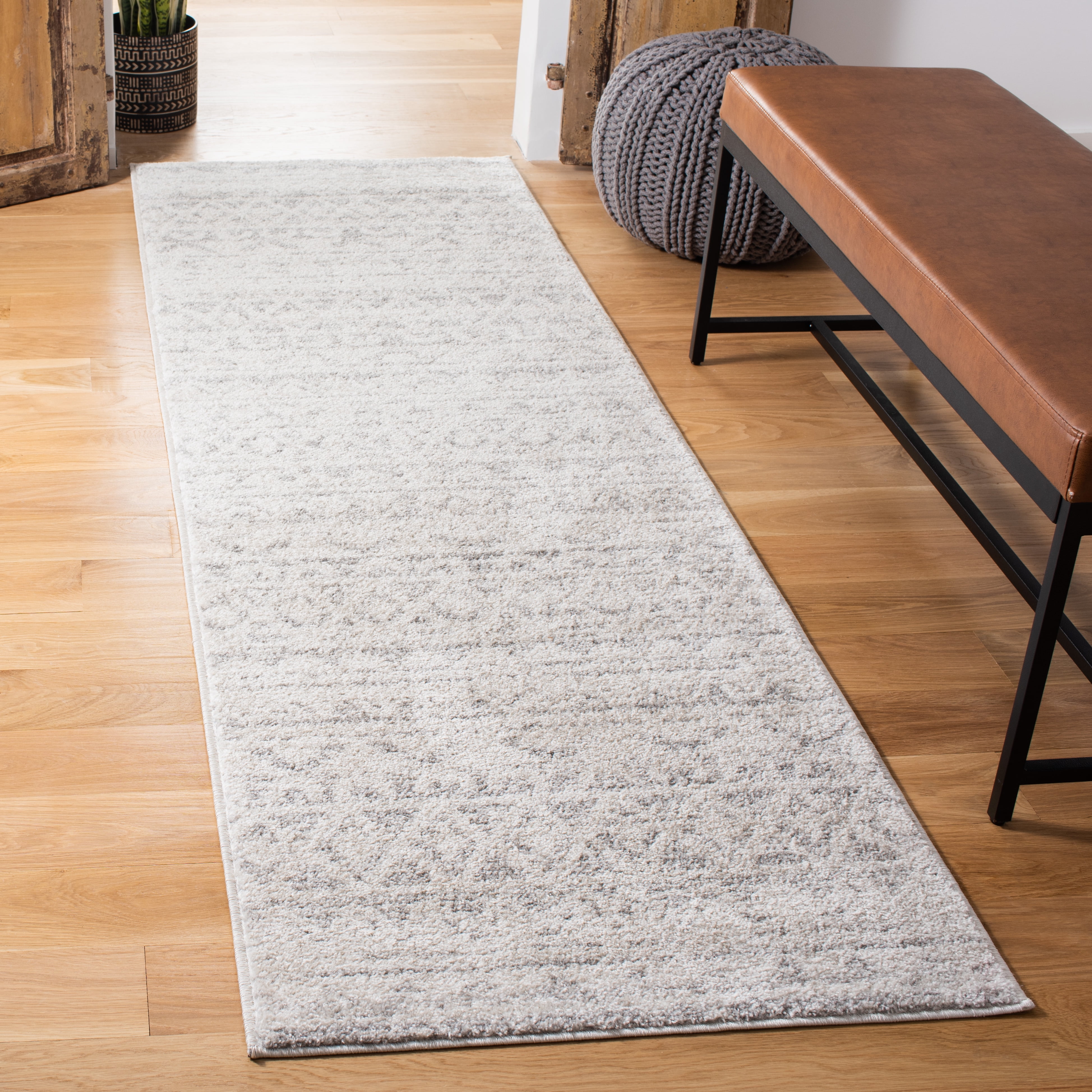 SAFAVIEH Adirondack Emil Southwestern Runner Rug, Ivory/Silver, 2'6" x 12'