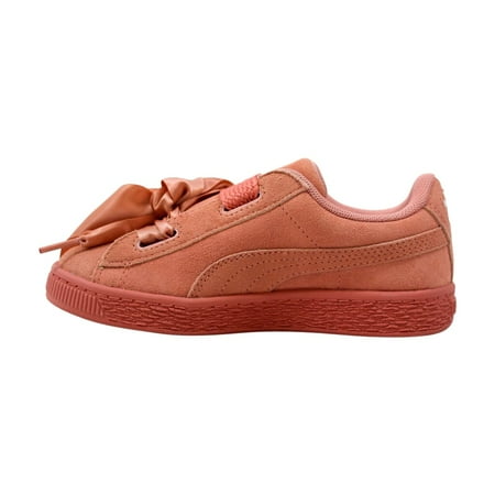puma with flowers