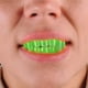 thumbnail image 5 of Colmillos de Halloween que brillan en la oscuridad, paquete de 100 unidades Dreidel Co., 5 of 9