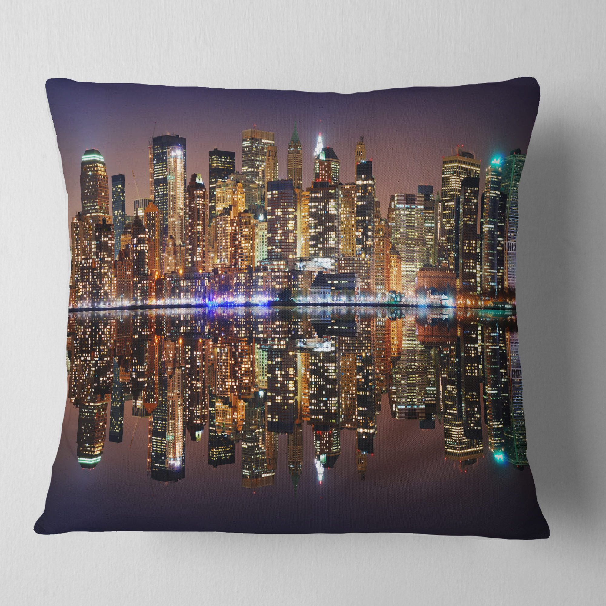 Designart City of Manhattan Panorama - Cityscape Photo Throw Pillow - 18x18