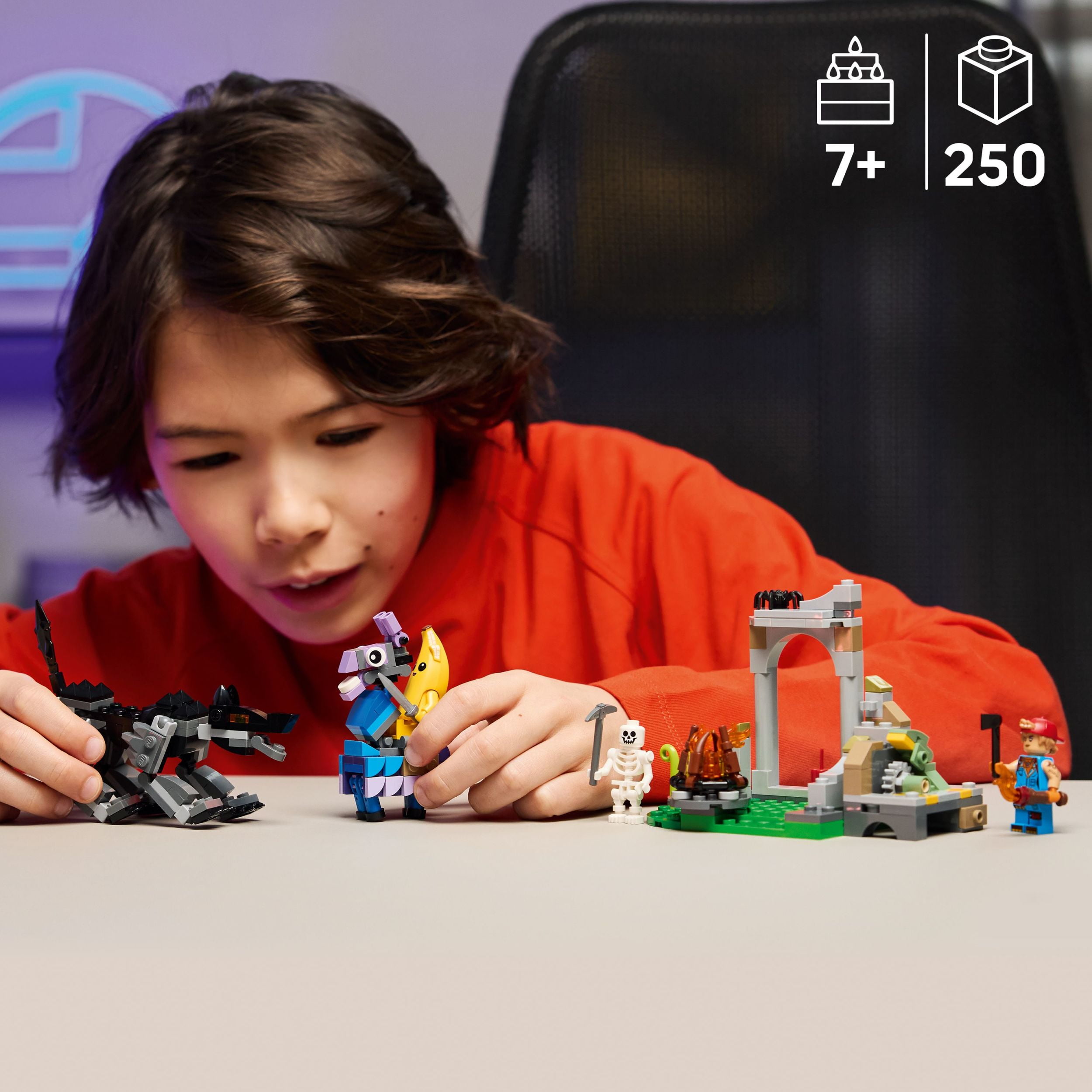LEGO Fortnite Le Camp de Peely et Sparkplug, Ensemble de Construction de Jeu Vidéo 77075 LEGO Le camp de Peely e 77075