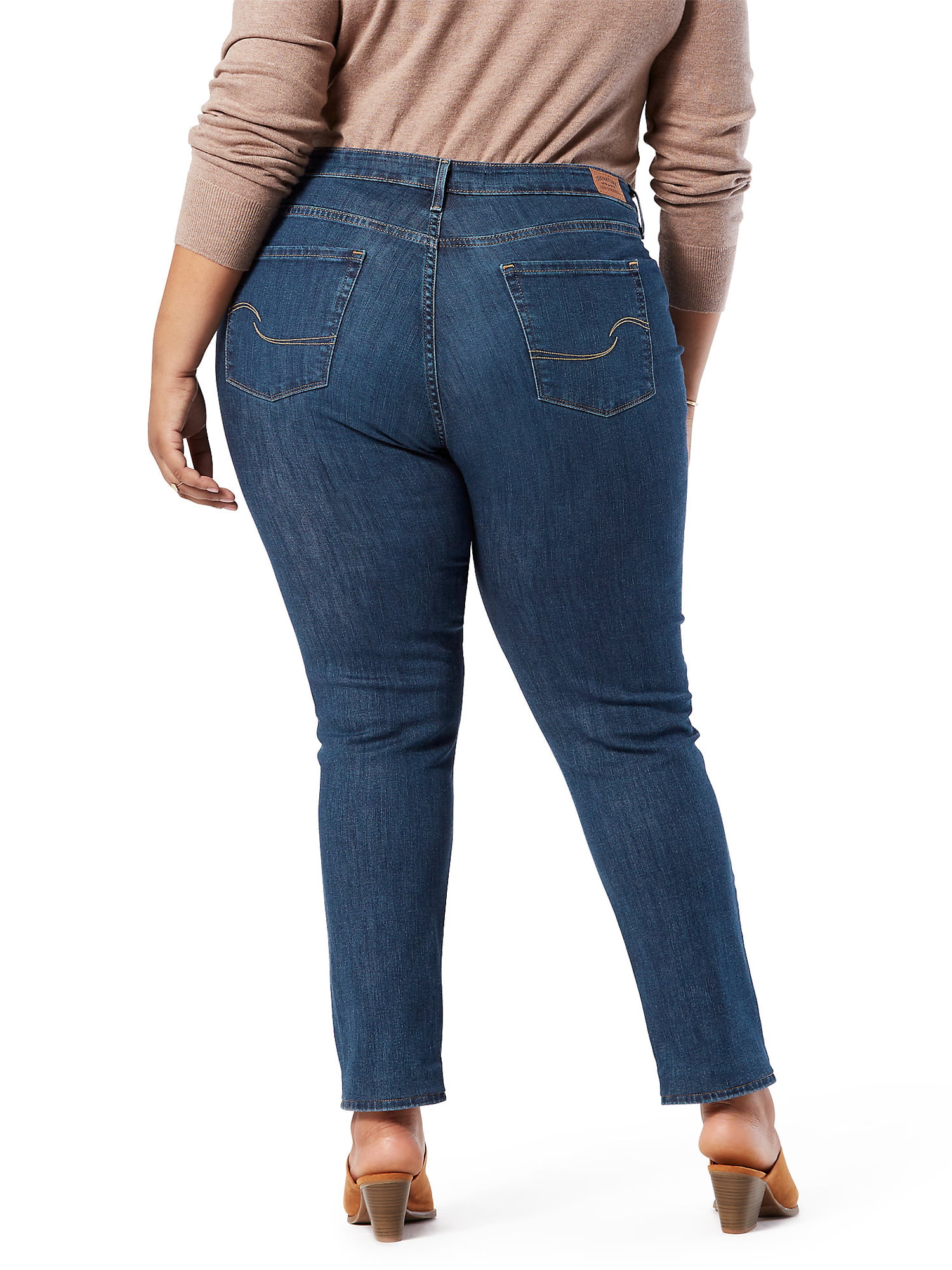 Signature by Levi Strauss & Co. Women's Plus Size Mid Rise Modern Straight  Jeans 