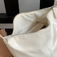 thumbnail image 2 of Bolso Tipo Cubo PU para Mujer Axilas Gran Capacidad Viajes Al Aire Libre (Beige), 2 of 6