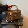 thumbnail image 2 of Bolso de mano estilo retro de moda, nuevo estilo 2025, pequeño bolso cuadrado con diamantes estilo Chanel, bolso de hombro informal de alta gama para mujer, 2 of 4