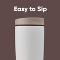 thumbnail image 2 of Vaso de café Owala SmoothSip Slider, aislante, 590 ml, color marrón y blanco, 2 of 5
