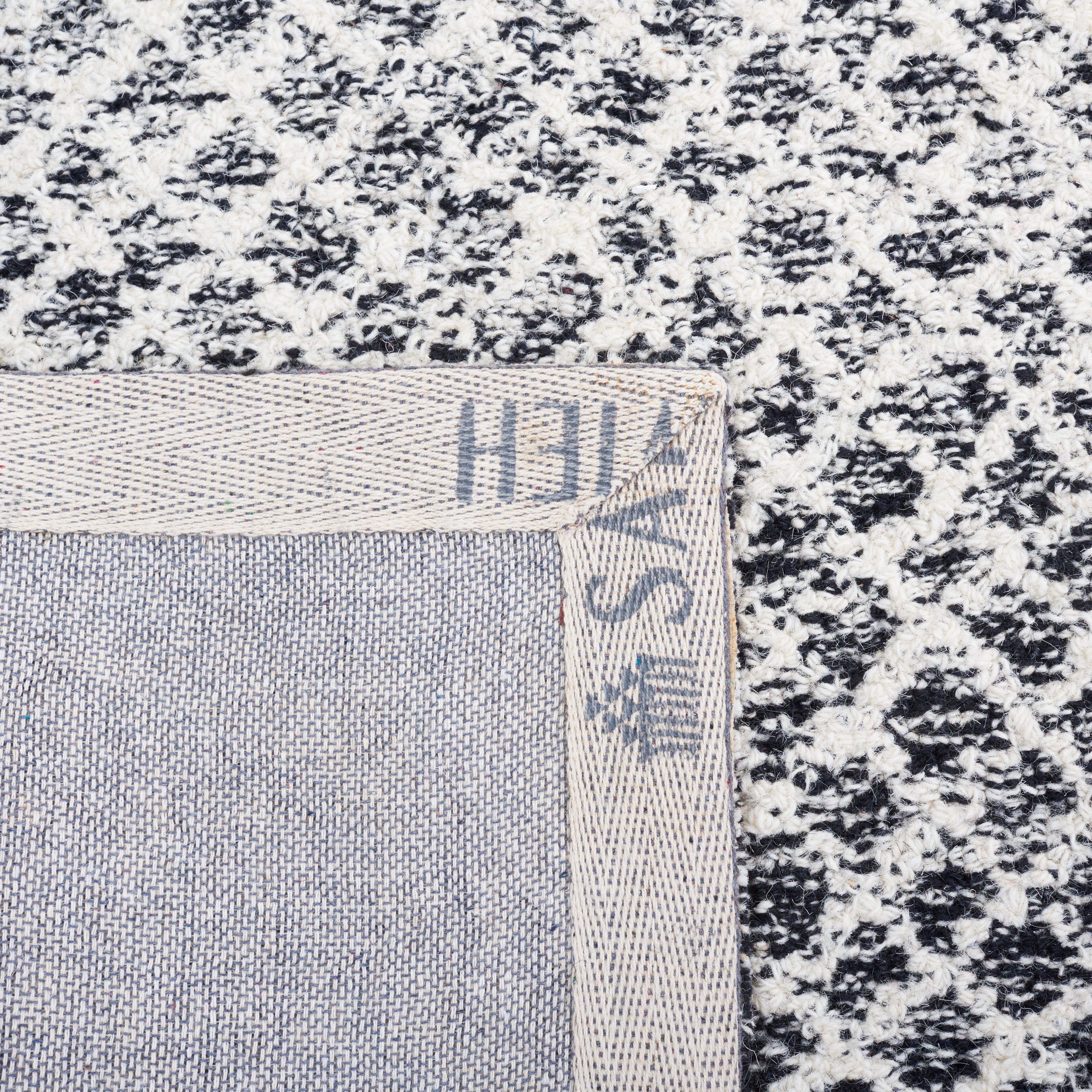 SAFAVIEH Micro-Loop Arnold Diamond Runner Rug, Black/Ivory, 2'3" x 9'