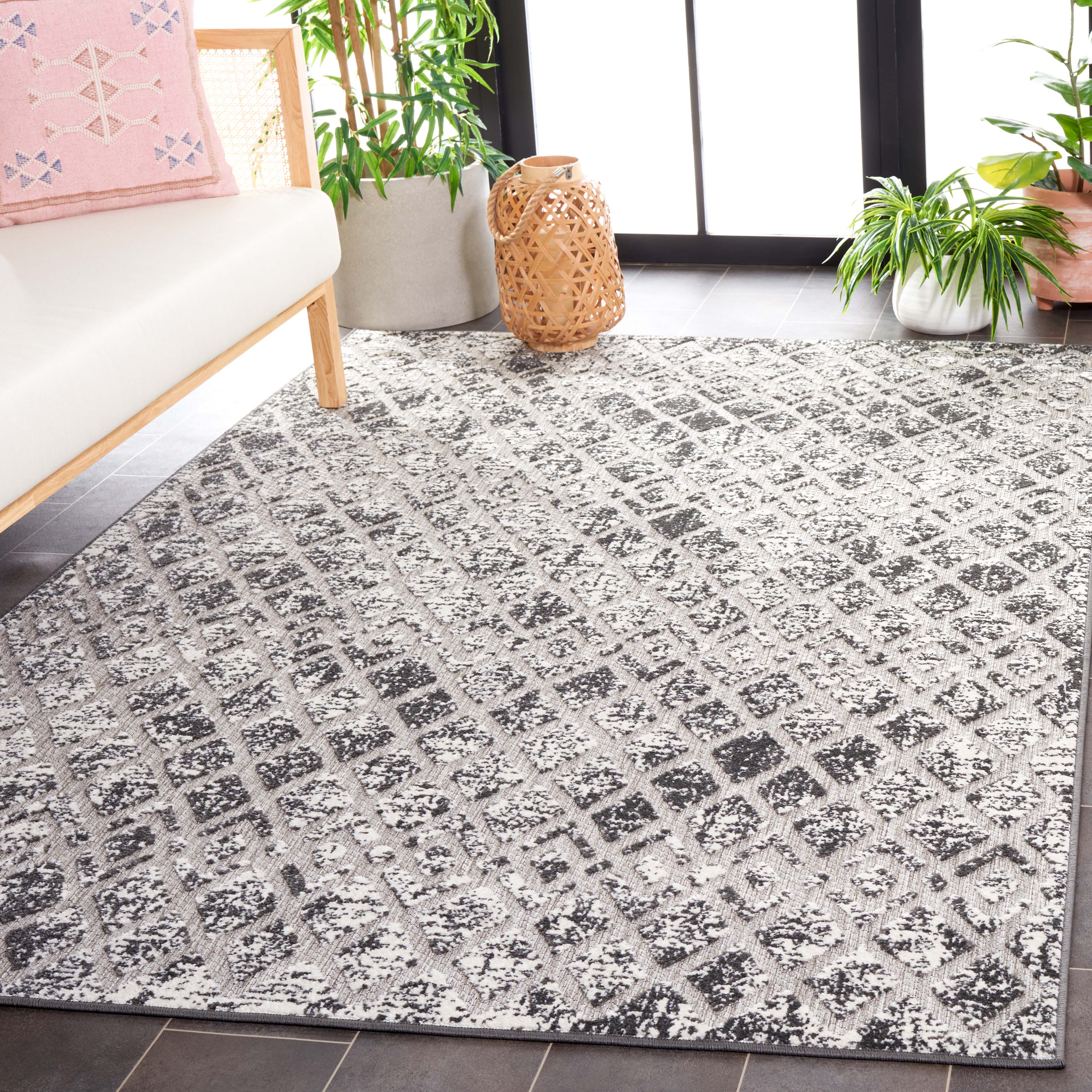 SAFAVIEH Cottage Jytte Geometric Indoor/Outdoor Area Rug, Grey, 5'3" x 7'7"