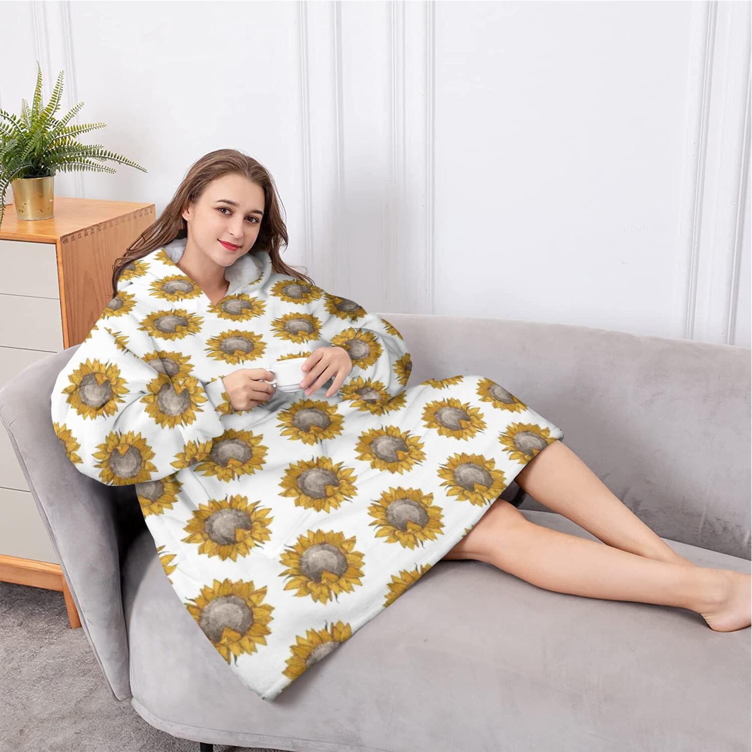 Oversized Wearable Blanket Hoodie,White Sunflower Pattern Sherpa Blanket Hoodie with Super Pockets,Super Warm Fuzzy Pullover for Women & Men