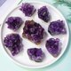 thumbnail image 1 of Granjero Gordo 6 piedras de cristal violeta naturales, cada una con un peso de entre 20 y 30 g, bloque de agujeros de grupo de cristales, muestra de joyería, piedra decorativa, 1 of 5