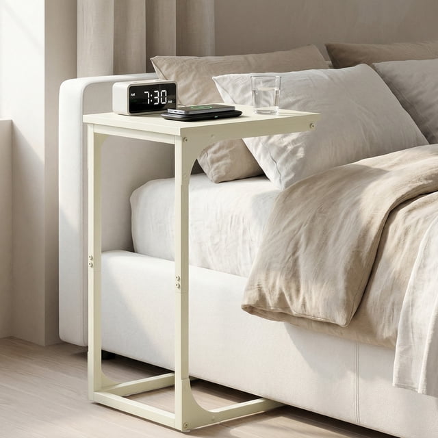 VASAGLE Mesa Auxiliar, Mesa de Sofá en Forma de C, Bandeja de TV, Marco de Metal, Salón, Dormitorio, Blanco Crema