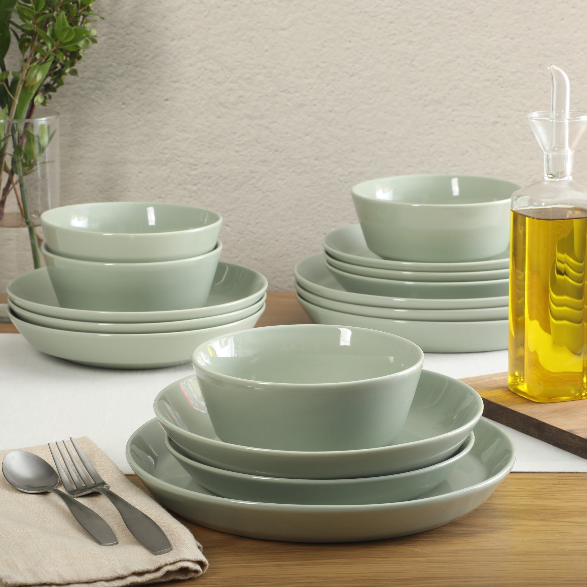 Gibson Home Summer Shades 16 Piece Plates and Bowls Dishes Service for 4 Porcelain Dinnerware Set - Green