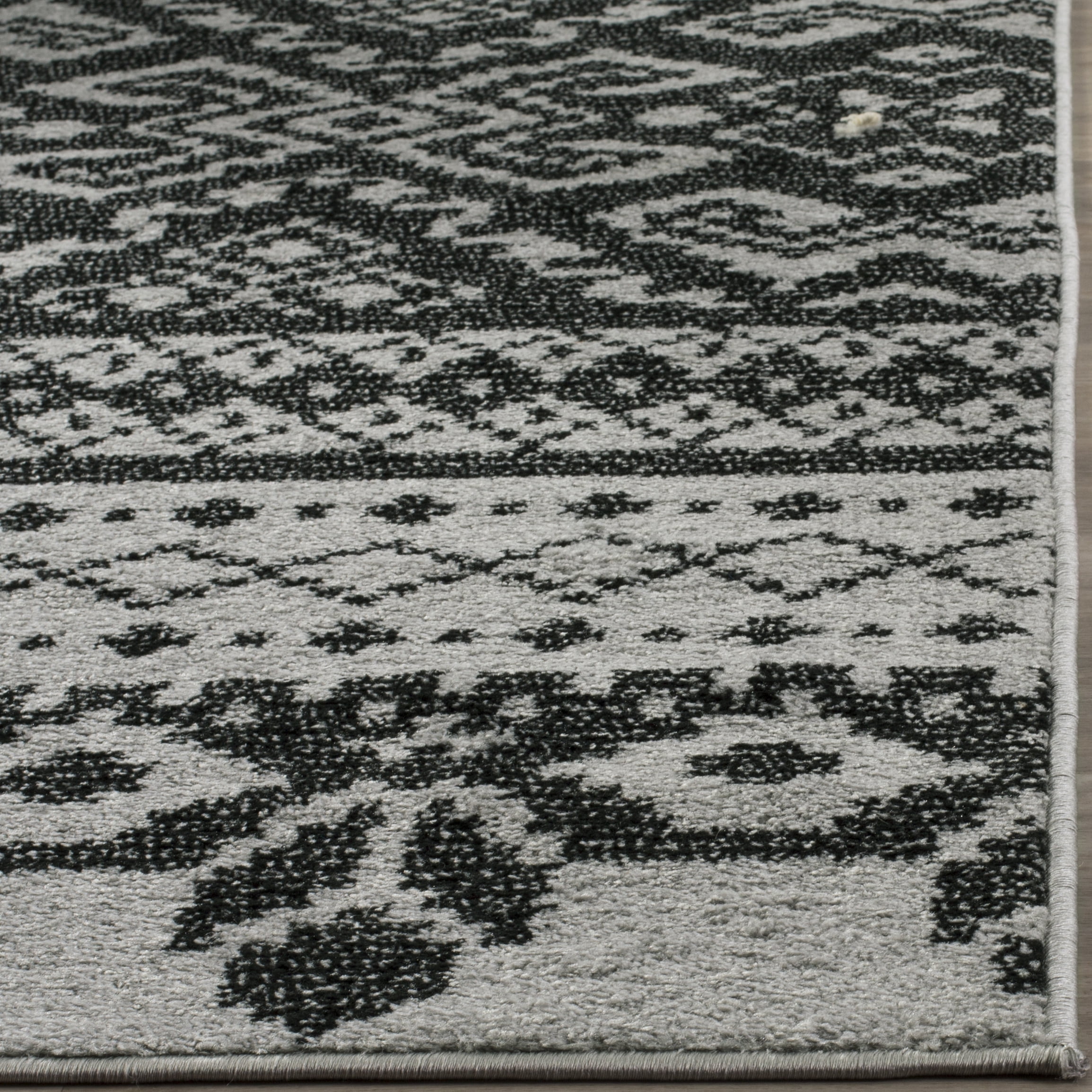 SAFAVIEH Adirondack Zachary Southwestern Runner Rug, Silver/Black, 2'6" x 22'
